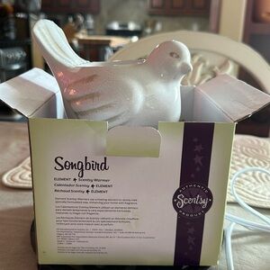 VGUC - SCENTSY - “SONGBIRD” WARMER - IN ORIGINAL BOX